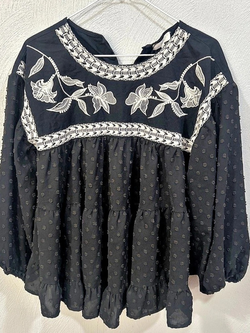 NWOT Entro Black Embroidered Floral Blouse Peasant Boho Long Sleeve M